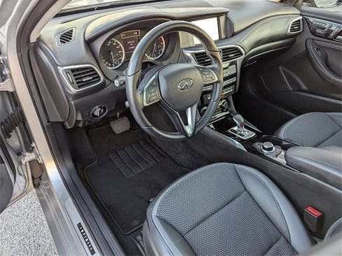 Used 2019 INFINITI QX30 image 10