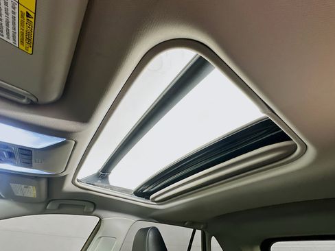 Used 2019 Toyota RAV4 XLE Premium image 25