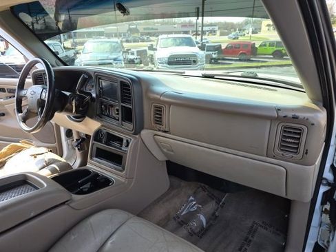 Used 2004 Chevrolet Tahoe Z71 w/ Z71 Preferred Equipment Group AWD/4WD image 34