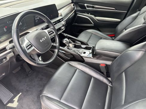 Used 2025 Kia Telluride S FWD image 9