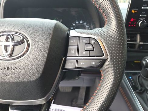 Used 2023 Toyota Sienna XSE w/ XSE Plus Package image 33