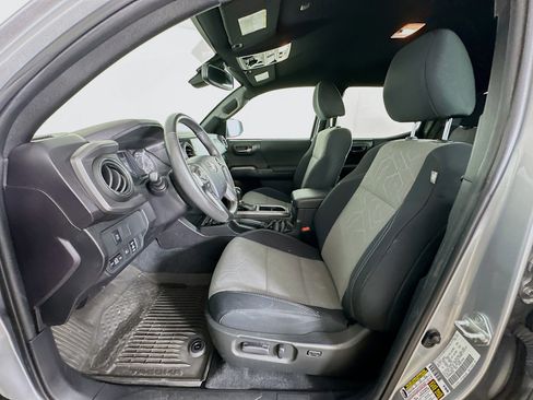 Used 2023 Toyota Tacoma TRD Off-Road image 13