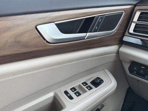 New 2026 Volkswagen Atlas SE image 24