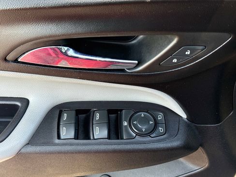 Used 2022 Chevrolet Equinox LT w/ Driver Convenience Package FWD image 21