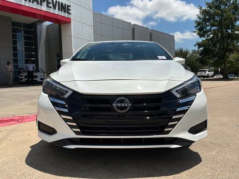 Used 2025 Nissan Versa SV FWD image 3
