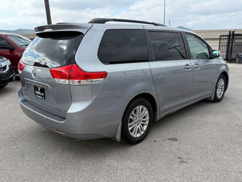 Used 2011 Toyota Sienna XLE w/ XLE Navigation Pkg image 3
