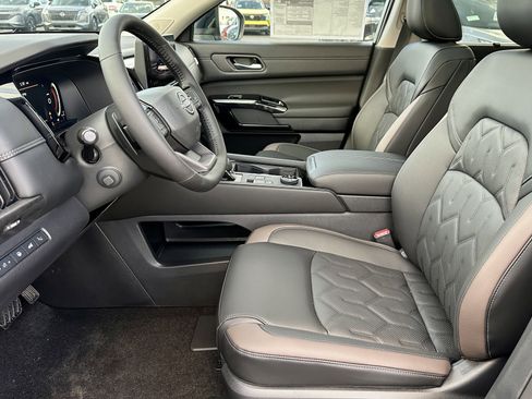 New 2026 Nissan Pathfinder Platinum image 30