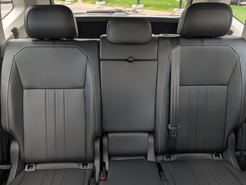 Certified 2023 Volkswagen Tiguan SE w/ Panoramic Sunroof Package AWD/4WD image 13