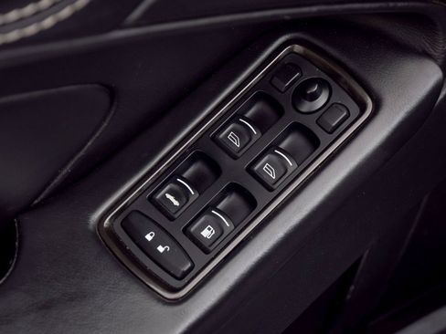 Used 2014 Aston Martin Vanquish Volante image 29