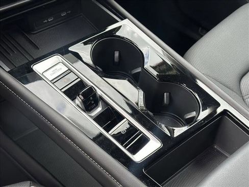 Used 2025 Volkswagen Atlas SE image 16