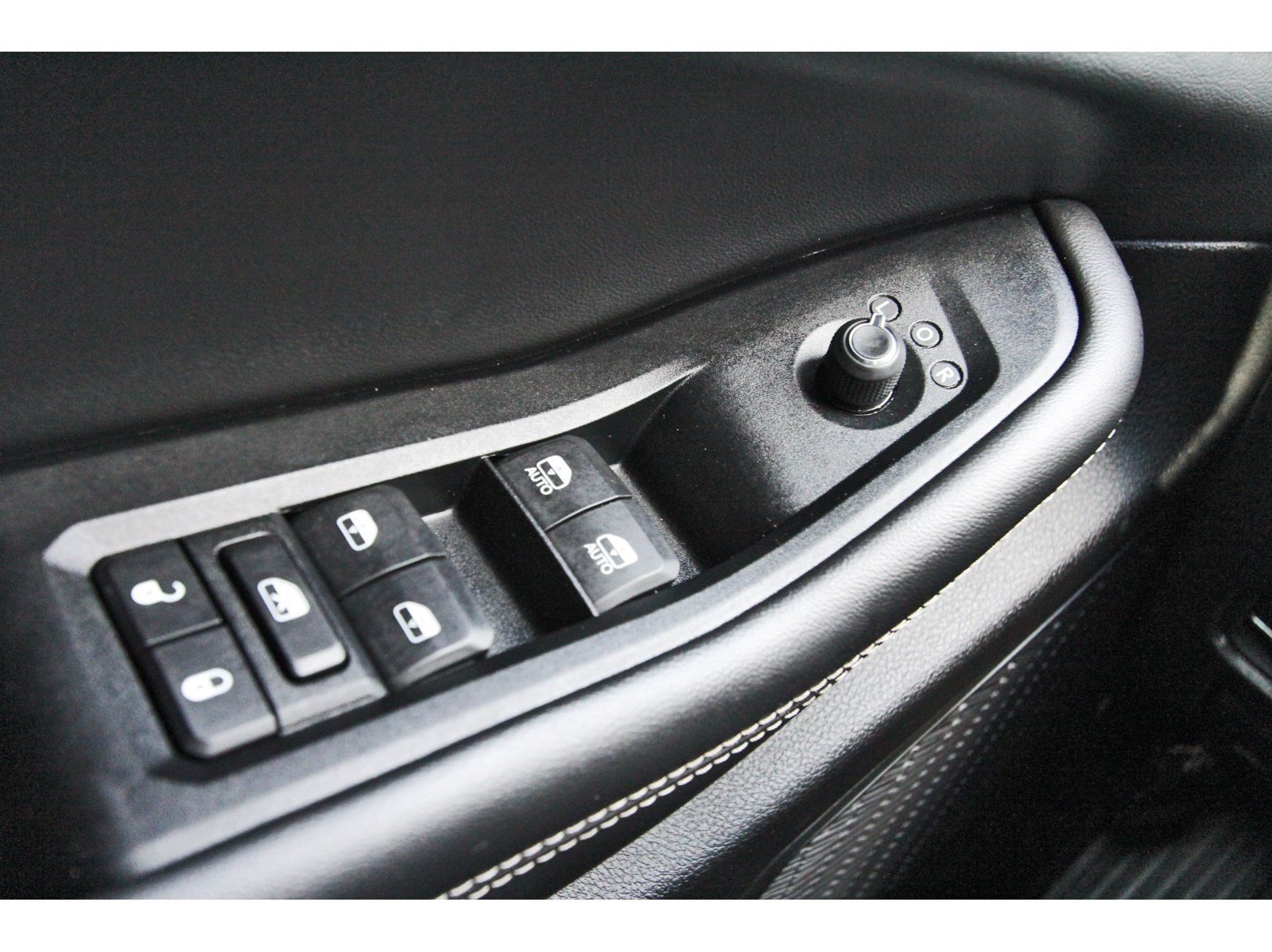 Used 2024 Jeep Grand Cherokee Altitude RWD image 19