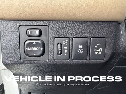 Used 2015 Toyota RAV4 Limited image 18