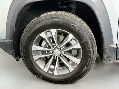 Used 2025 Chevrolet Equinox LT w/ Convenience Package II AWD/4WD image 32