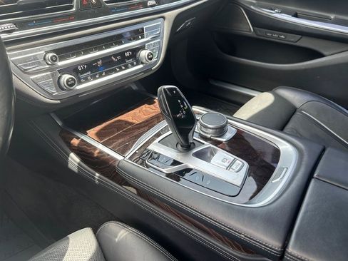 Used 2021 BMW 740i w/ M Sport Package RWD image 22