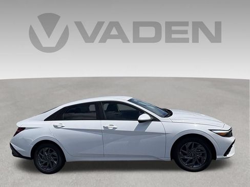 New 2026 Hyundai Elantra Hybrid FWD image 7