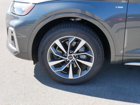 Certified 2025 Audi Q5 2.0T Premium Plus w/ Premium Plus Package image 4