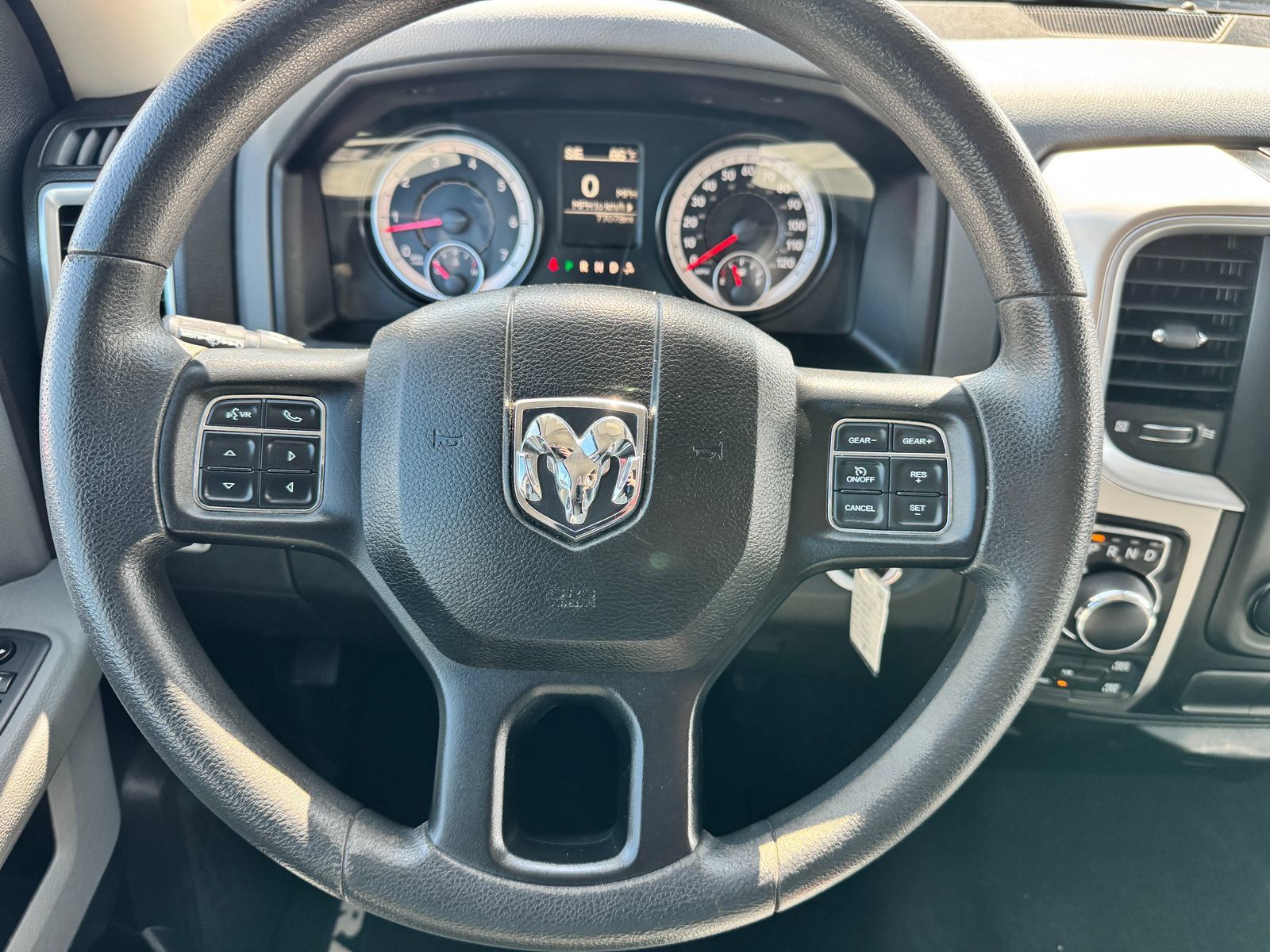 Used 2018 RAM 1500 Classic SLT AWD/4WD image 13