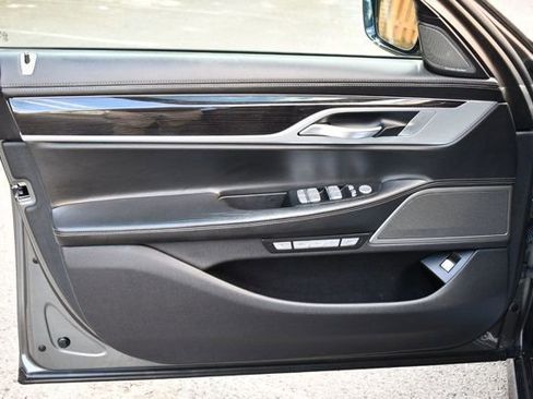 Used 2017 BMW 750i xDrive image 20