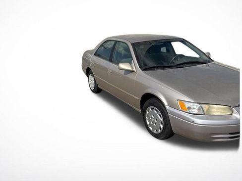 Used 1999 Toyota Camry LE image 2