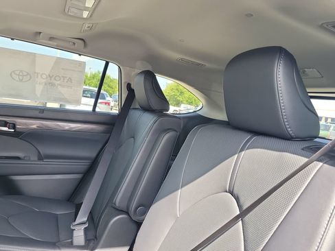 New 2026 Toyota Highlander Limited AWD/4WD image 23