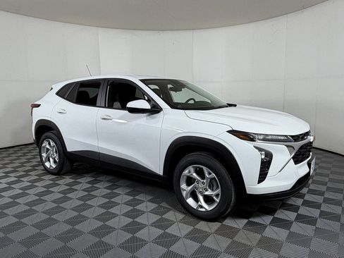 New 2026 Chevrolet Trax LS w/ LS Convenience Package image 2