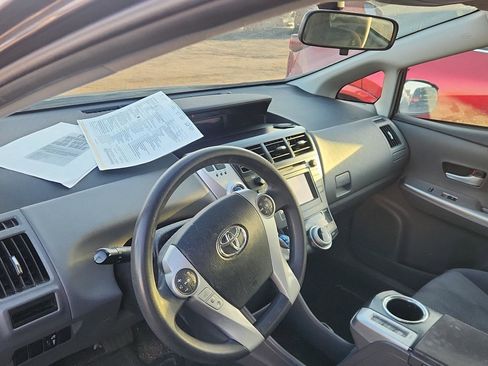 Used 2014 Toyota Prius V Three image 10