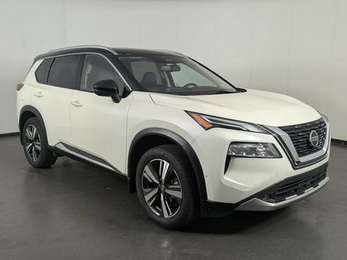 Used 2021 Nissan Rogue Platinum AWD/4WD image 2