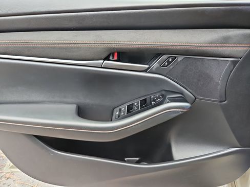 Used 2024 MAZDA MAZDA3 s image 28