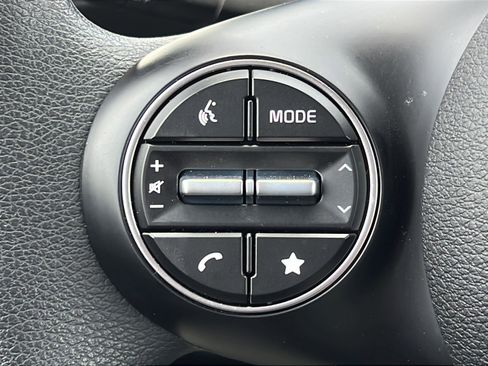 Certified 2025 Kia Soul LX w/ LX Technology Package FWD image 21