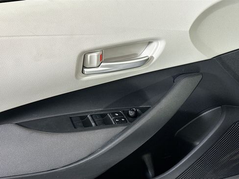 Used 2020 Toyota Corolla LE FWD image 15