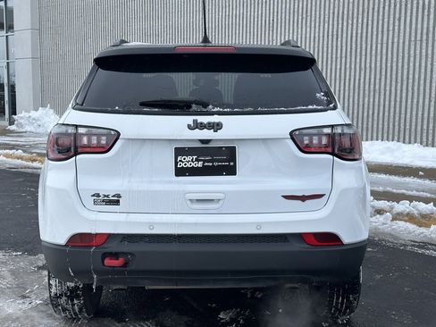 Used 2023 Jeep Compass Trailhawk image 4