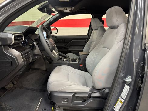Certified 2025 Toyota Tacoma SR5 AWD/4WD image 14