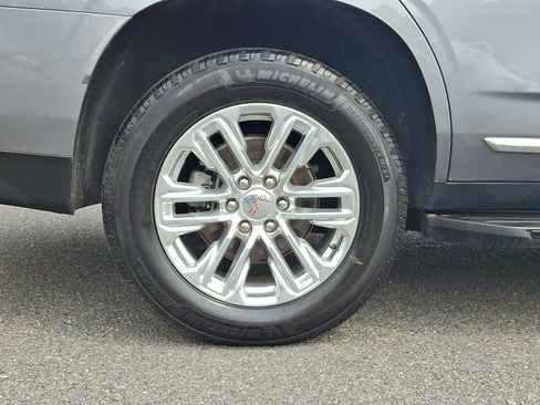 Used 2022 GMC Yukon SLT w/ SLT Premium Package image 8