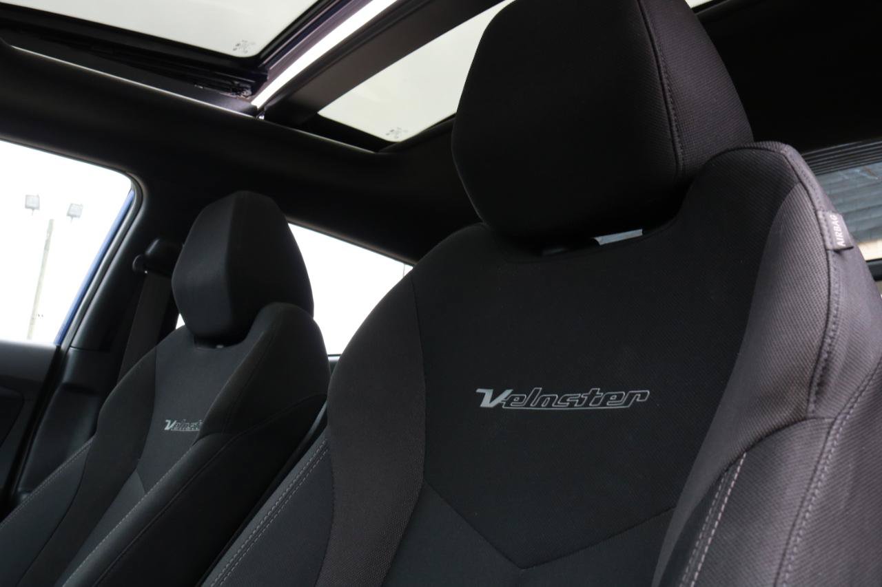 Used 2017 Hyundai Veloster Value Edition FWD image 19