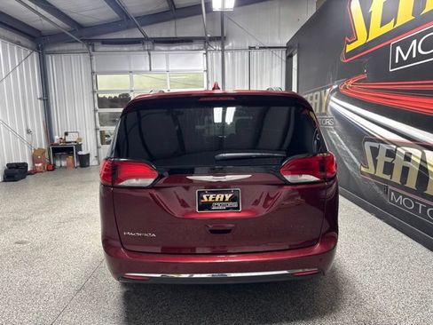 Used 2017 Chrysler Pacifica Touring-L Plus FWD image 14