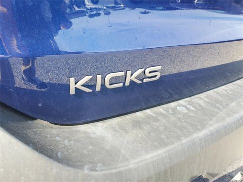New 2025 Nissan Kicks SR image 10
