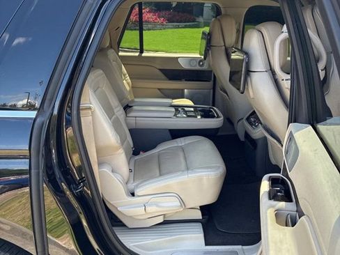 Used 2020 Lincoln Navigator L Reserve w/ Luxury Package RWD image 17