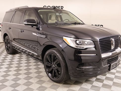 Used 2022 Lincoln Navigator Reserve AWD/4WD image 1