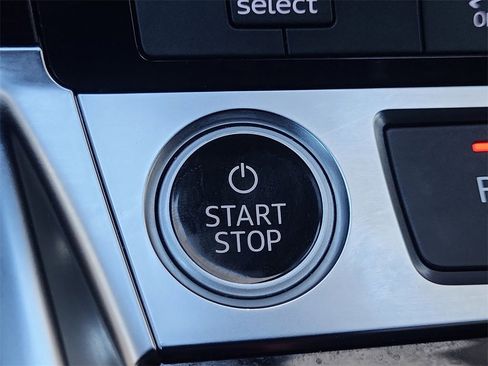 Used 2022 Audi e-tron Premium w/ Convenience Plus Package image 30