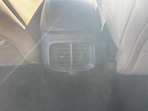 Used 2018 Jeep Cherokee Limited image 10