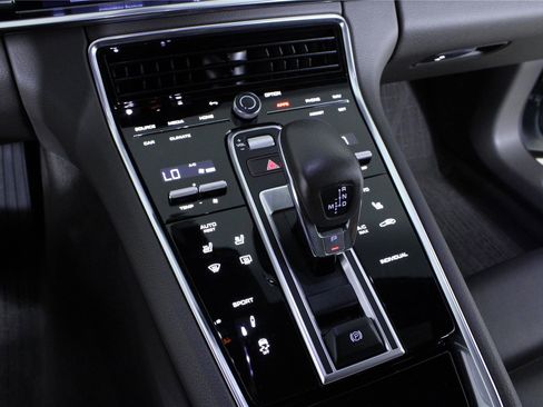 Used 2022 Porsche Panamera 4 AWD/4WD image 29