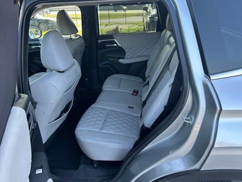 Used 2023 Mitsubishi Outlander SEL FWD image 6