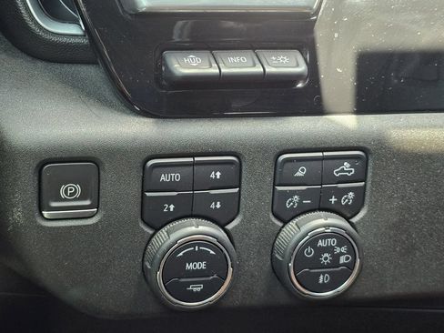 Used 2022 Chevrolet Silverado 1500 LTZ w/ LTZ Premium Package AWD/4WD image 41