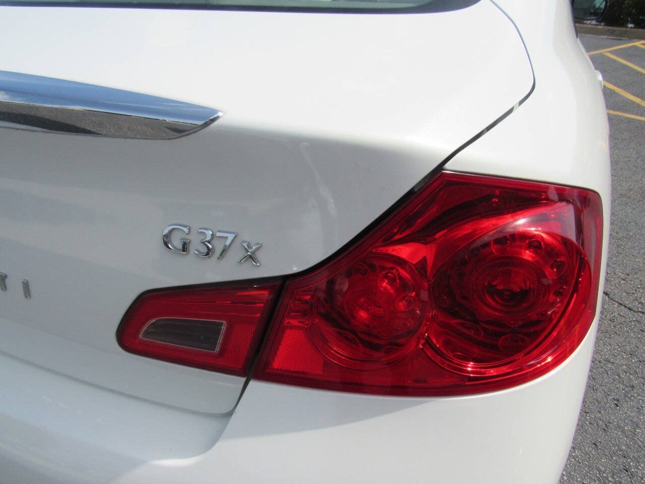 Used 2011 INFINITI G37 x Sedan w/ Premium Pkg AWD/4WD image 13