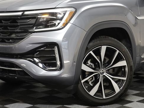 Used 2024 Volkswagen Atlas SEL Premium R-Line AWD/4WD image 3