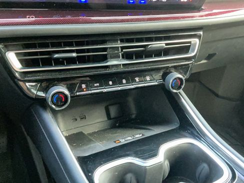 Used 2024 Chevrolet Traverse RS AWD/4WD image 16