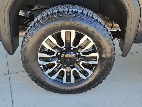 Certified 2024 GMC Sierra 2500 Denali Ultimate image 34