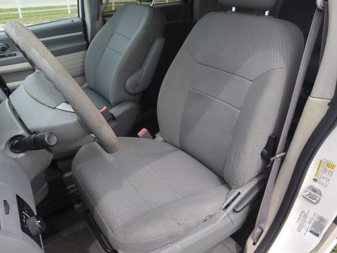 Used 2010 Dodge Grand Caravan SE w/ Popular Equipment Group FWD image 4