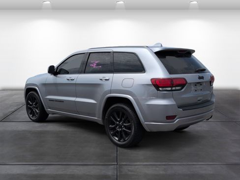 Used 2020 Jeep Grand Cherokee Altitude RWD image 3