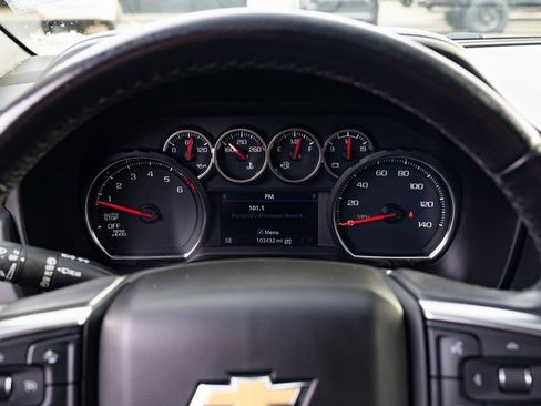 Used 2021 Chevrolet Suburban LT image 11